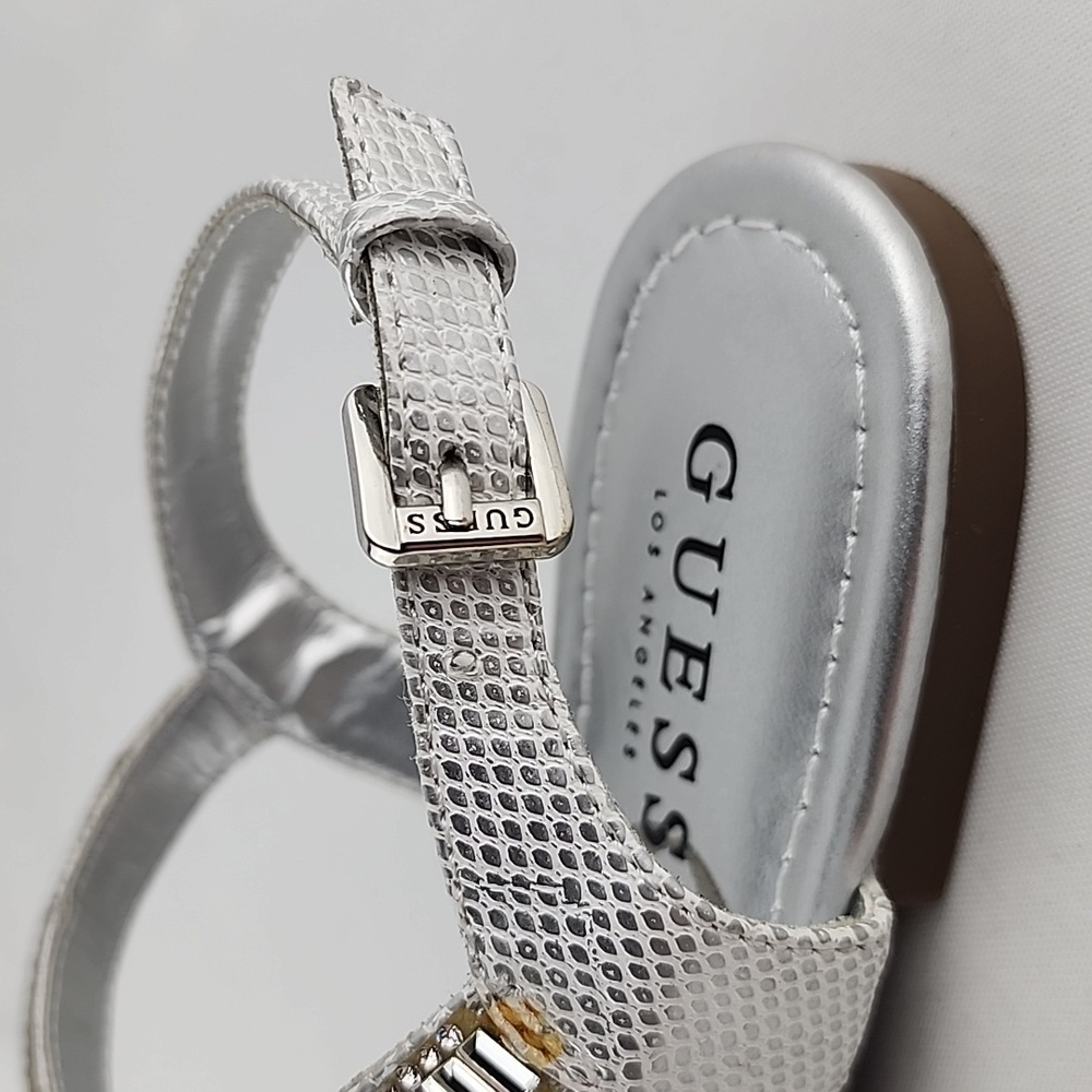GUESS Women's Flat Silver Bejeweled Rhinestones Thong Sandals Size 8M - Picture 12 of 15